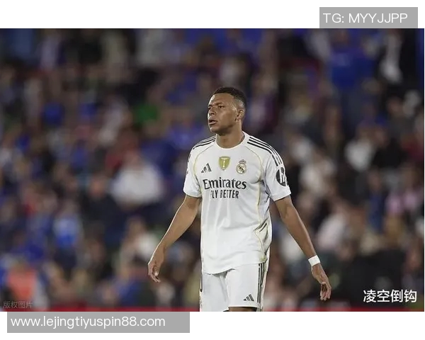 姆巴佩如风般迅捷连过数人一条龙破门展现超凡实力