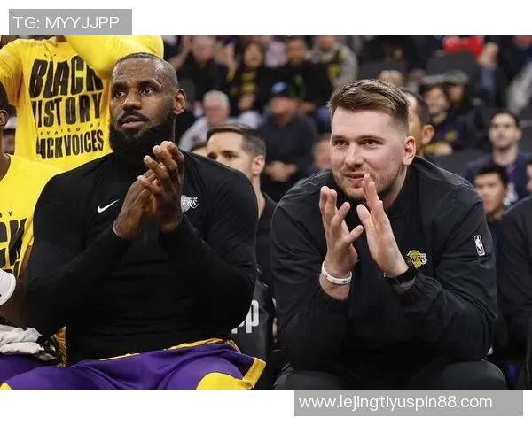 东契奇谈球队开局表现强调努力与领导力詹姆斯的榜样作用 东契奇谈球队开局表现强调努力与领导力詹姆斯的榜样作用